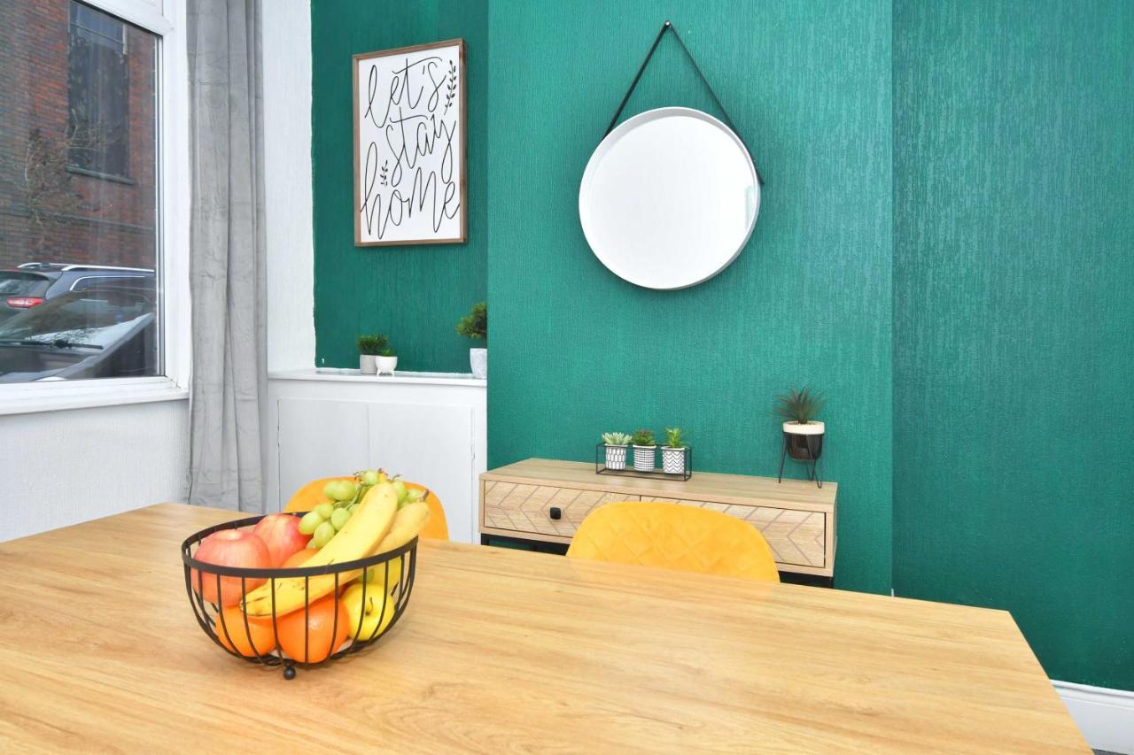 The Yellow Door By Avenew Management Serviced Accommodation Stoke-on-Trent Εξωτερικό φωτογραφία