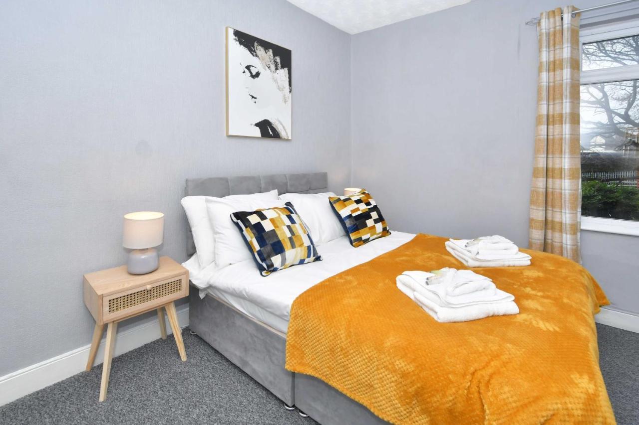 The Yellow Door By Avenew Management Serviced Accommodation Stoke-on-Trent Εξωτερικό φωτογραφία