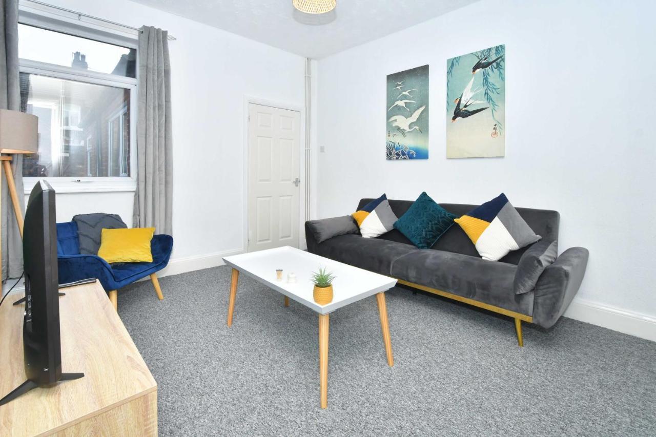 The Yellow Door By Avenew Management Serviced Accommodation Stoke-on-Trent Εξωτερικό φωτογραφία