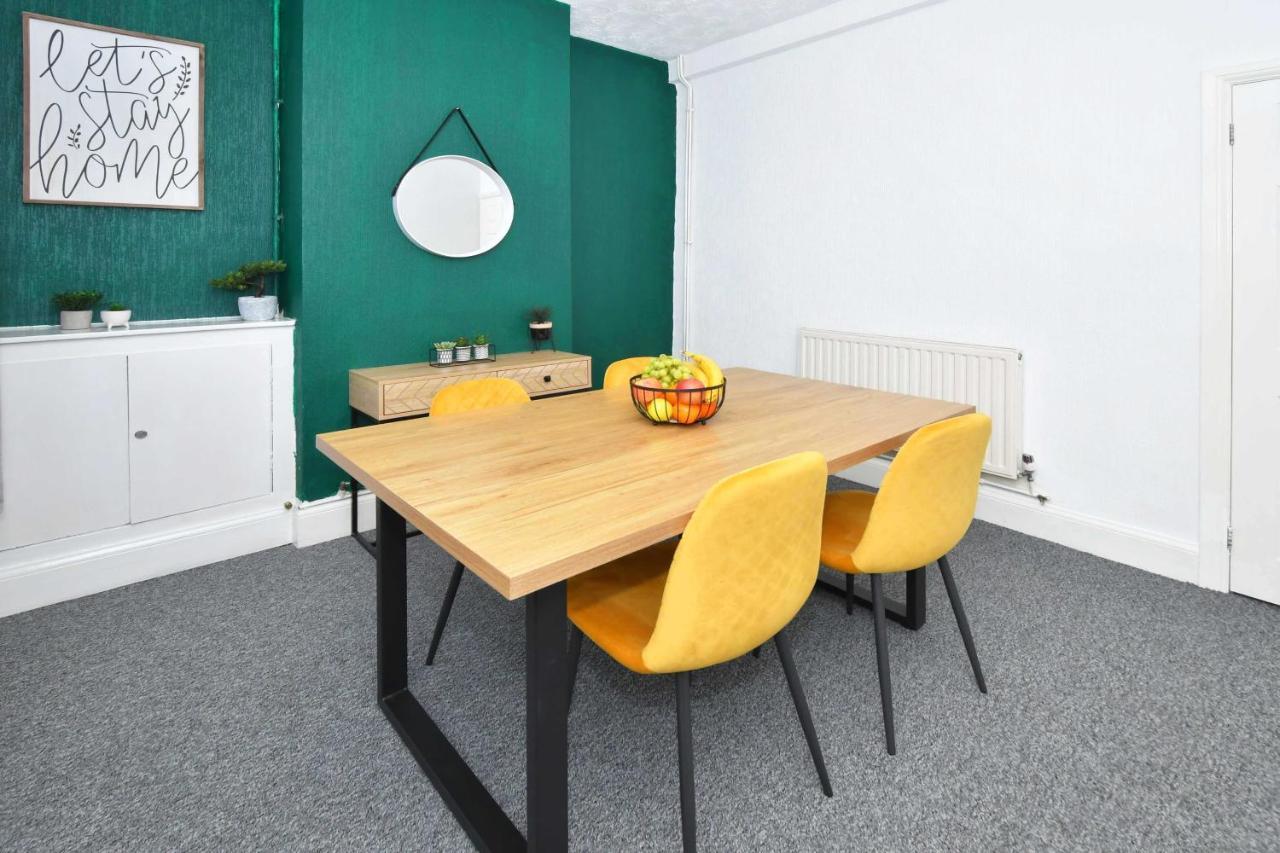 The Yellow Door By Avenew Management Serviced Accommodation Stoke-on-Trent Εξωτερικό φωτογραφία
