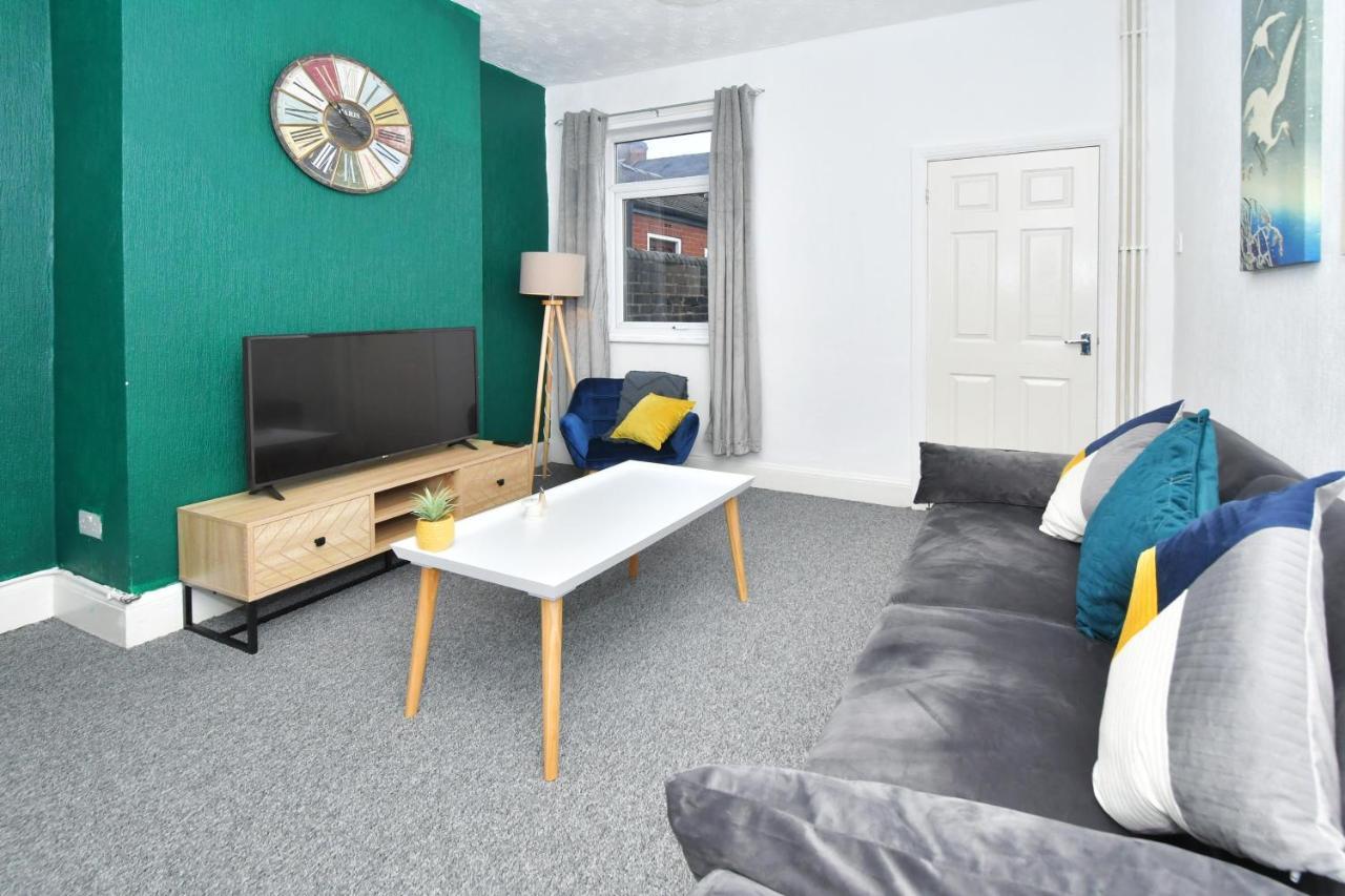 The Yellow Door By Avenew Management Serviced Accommodation Stoke-on-Trent Εξωτερικό φωτογραφία