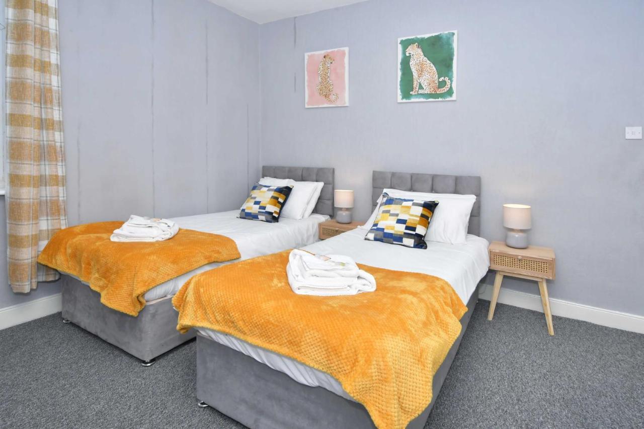The Yellow Door By Avenew Management Serviced Accommodation Stoke-on-Trent Εξωτερικό φωτογραφία