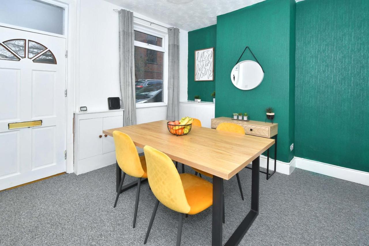 The Yellow Door By Avenew Management Serviced Accommodation Stoke-on-Trent Εξωτερικό φωτογραφία