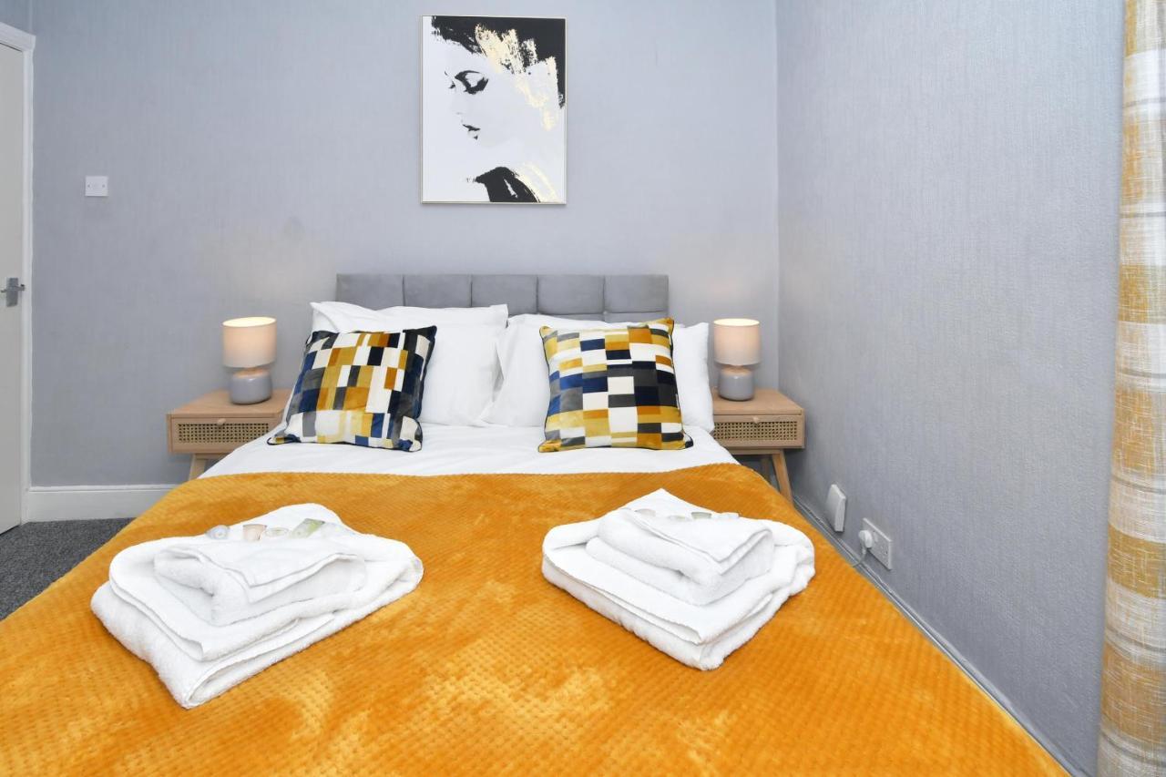 The Yellow Door By Avenew Management Serviced Accommodation Stoke-on-Trent Εξωτερικό φωτογραφία