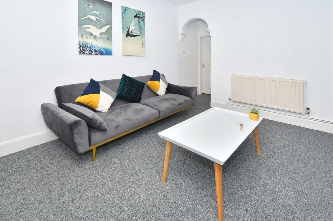 The Yellow Door By Avenew Management Serviced Accommodation Stoke-on-Trent Εξωτερικό φωτογραφία