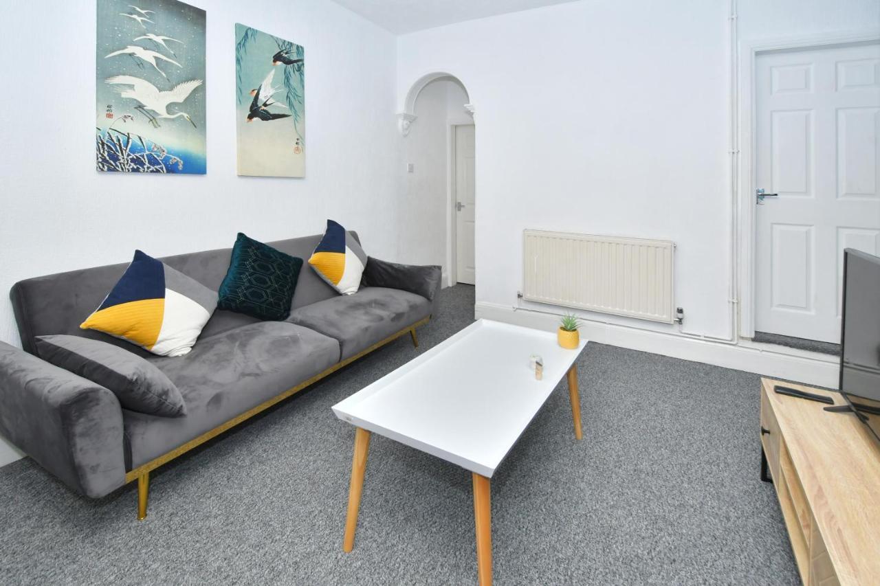 The Yellow Door By Avenew Management Serviced Accommodation Stoke-on-Trent Εξωτερικό φωτογραφία