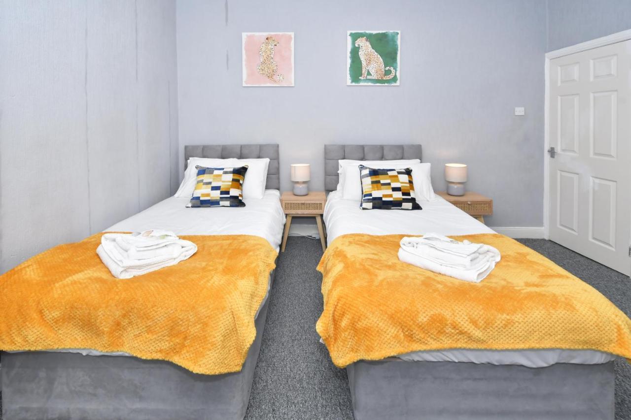 The Yellow Door By Avenew Management Serviced Accommodation Stoke-on-Trent Εξωτερικό φωτογραφία