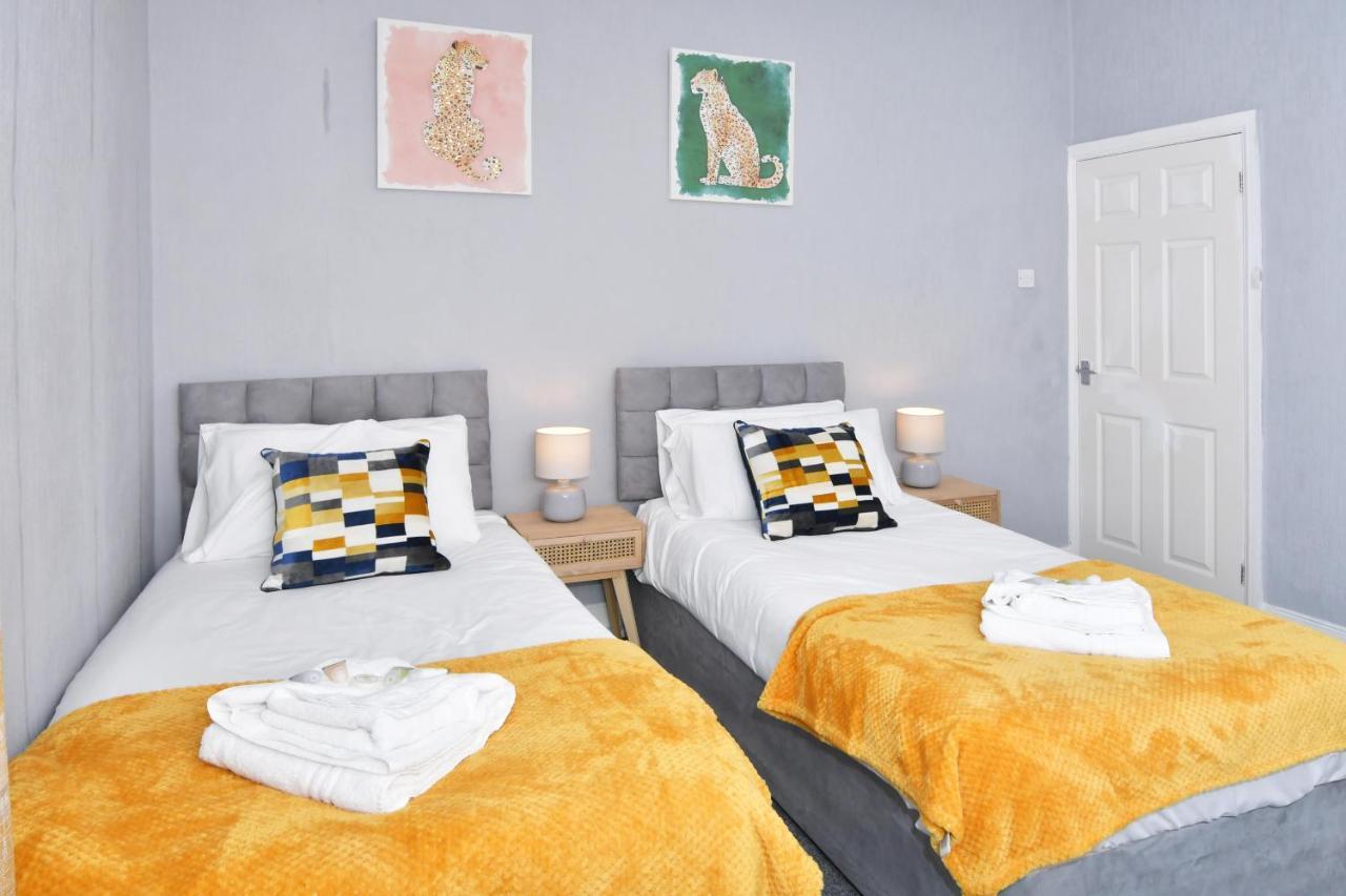 The Yellow Door By Avenew Management Serviced Accommodation Stoke-on-Trent Εξωτερικό φωτογραφία